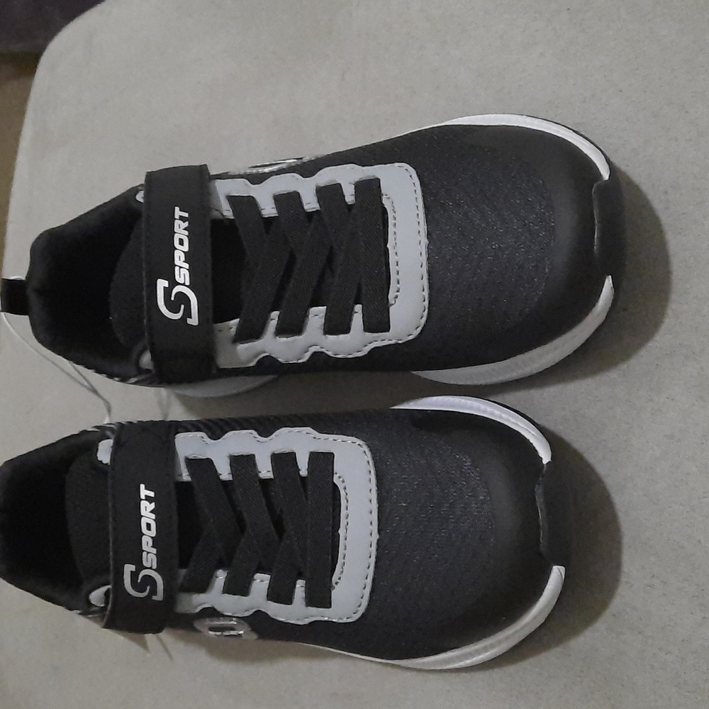 New Boys sports, Skecher Sz 2